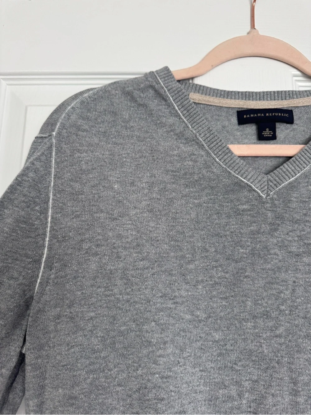 Banana Republic Men’s Gray V-Neck Silk/Linen/Cotton Sweater